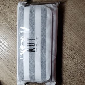 NEW Kut From the Kloth Wallet